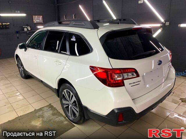 Белый Субару Аутбек, объемом двигателя 2.5 л и пробегом 84 тыс. км за 18999 $, фото 4 на Automoto.ua