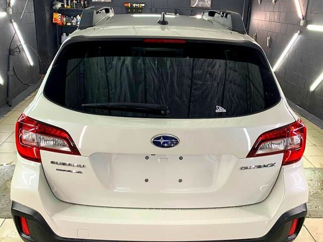 Белый Субару Аутбек, объемом двигателя 2.5 л и пробегом 84 тыс. км за 18999 $, фото 5 на Automoto.ua