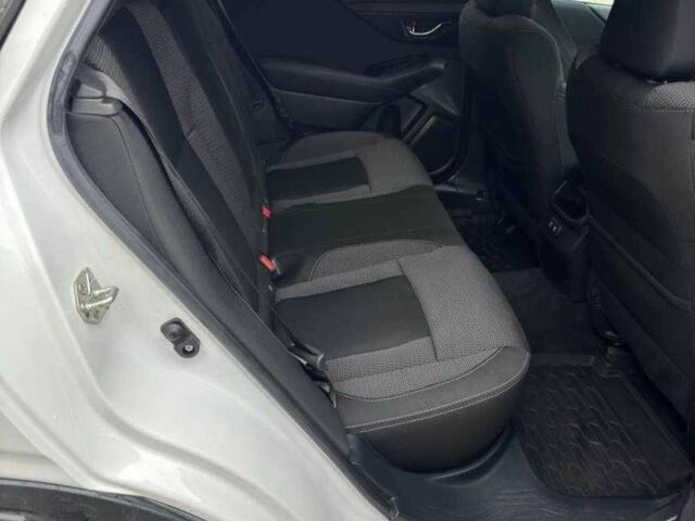 Белый Субару Аутбек, объемом двигателя 2.5 л и пробегом 39 тыс. км за 11700 $, фото 8 на Automoto.ua