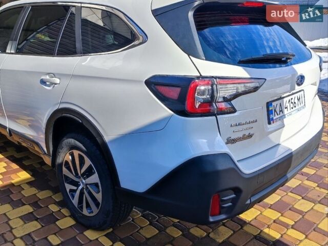 Белый Субару Аутбек, объемом двигателя 2.5 л и пробегом 14 тыс. км за 21000 $, фото 4 на Automoto.ua