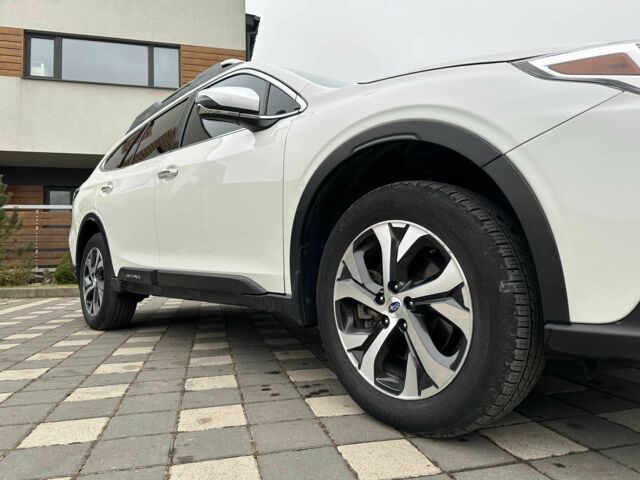 Білий Субару Аутбек, об'ємом двигуна 2.4 л та пробігом 46 тис. км за 26990 $, фото 4 на Automoto.ua