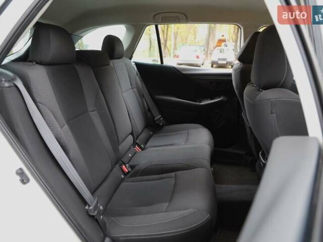 Белый Субару Аутбек, объемом двигателя 2.5 л и пробегом 67 тыс. км за 24700 $, фото 8 на Automoto.ua