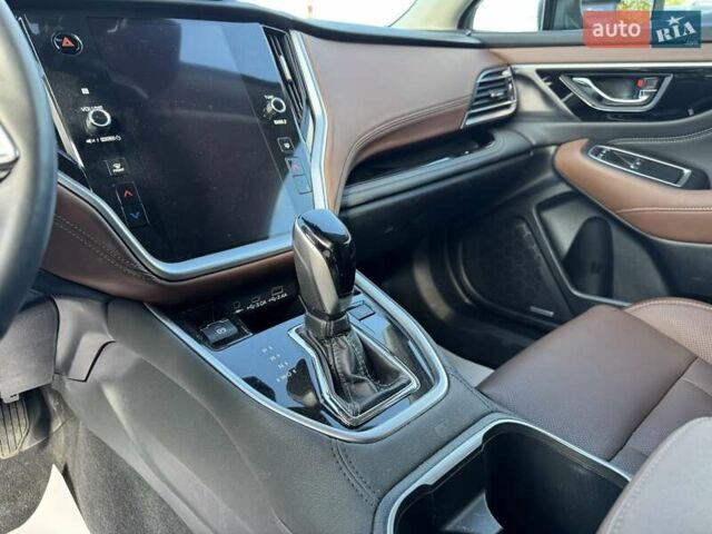 Белый Субару Аутбек, объемом двигателя 2.39 л и пробегом 28 тыс. км за 27800 $, фото 11 на Automoto.ua