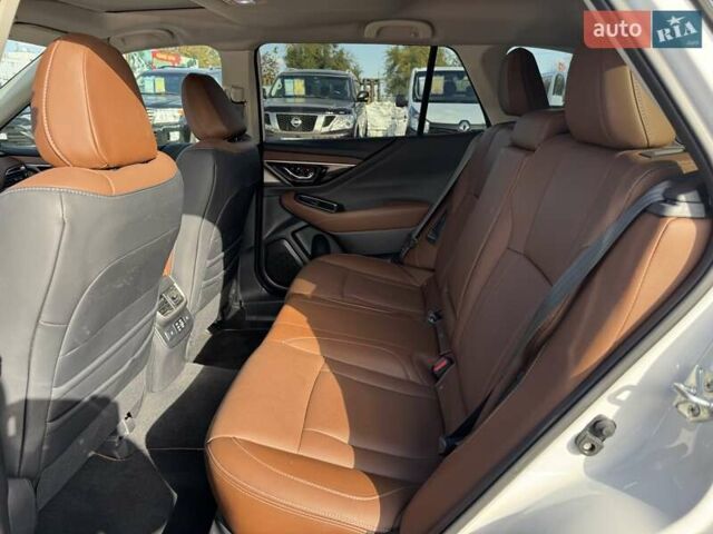 Белый Субару Аутбек, объемом двигателя 2.39 л и пробегом 28 тыс. км за 27800 $, фото 13 на Automoto.ua