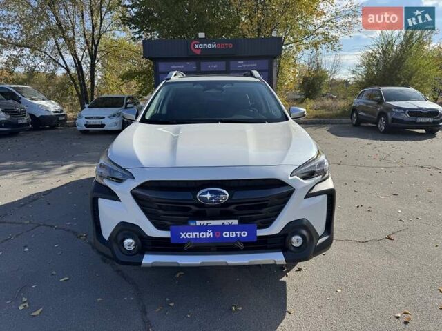 Белый Субару Аутбек, объемом двигателя 2.39 л и пробегом 28 тыс. км за 27800 $, фото 1 на Automoto.ua