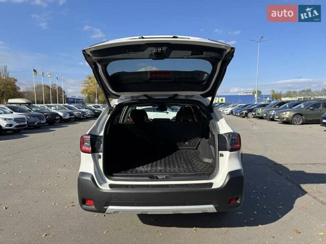 Белый Субару Аутбек, объемом двигателя 2.39 л и пробегом 28 тыс. км за 27800 $, фото 8 на Automoto.ua