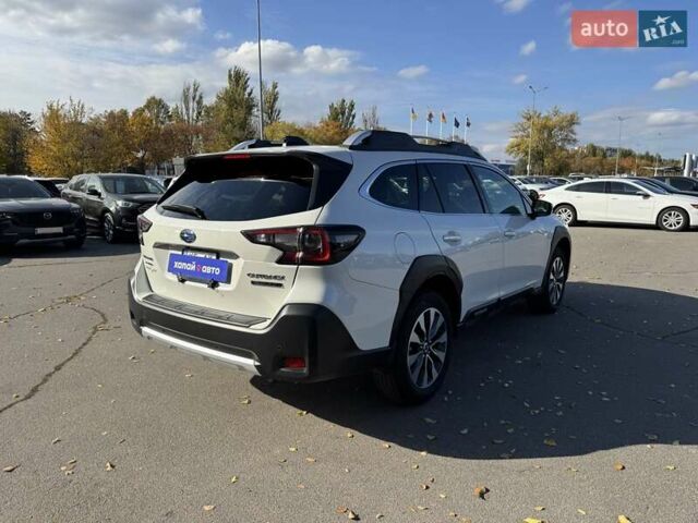Белый Субару Аутбек, объемом двигателя 2.39 л и пробегом 28 тыс. км за 27800 $, фото 4 на Automoto.ua