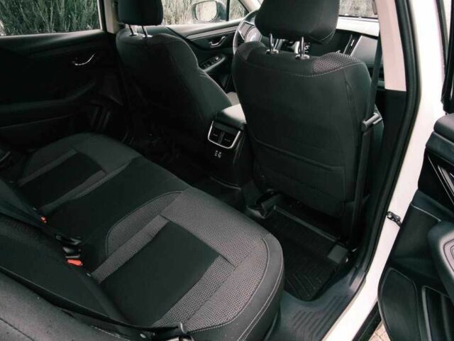 Белый Субару Аутбек, объемом двигателя 2.5 л и пробегом 3 тыс. км за 27800 $, фото 18 на Automoto.ua