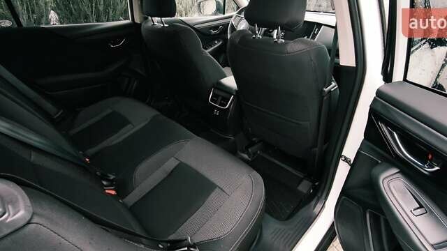 Белый Субару Аутбек, объемом двигателя 2.5 л и пробегом 3 тыс. км за 27800 $, фото 17 на Automoto.ua