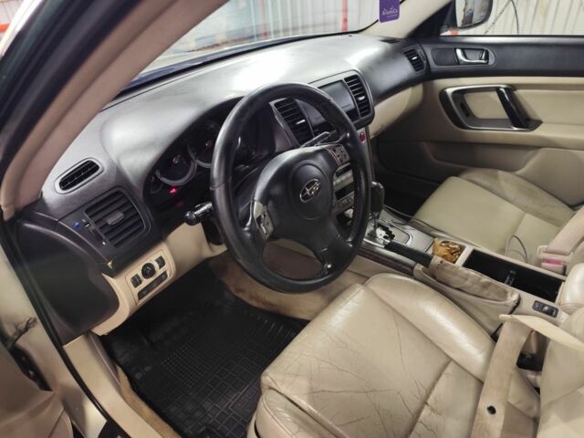 Бежевый Субару Аутбек, объемом двигателя 3 л и пробегом 270 тыс. км за 5200 $, фото 5 на Automoto.ua