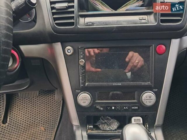 Бежевый Субару Аутбек, объемом двигателя 2.5 л и пробегом 290 тыс. км за 6000 $, фото 11 на Automoto.ua