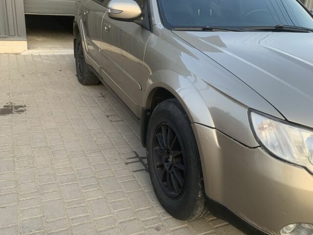 Бежевый Субару Аутбек, объемом двигателя 3 л и пробегом 360 тыс. км за 6500 $, фото 4 на Automoto.ua