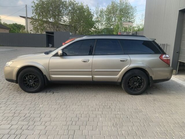 Бежевый Субару Аутбек, объемом двигателя 3 л и пробегом 360 тыс. км за 6500 $, фото 2 на Automoto.ua