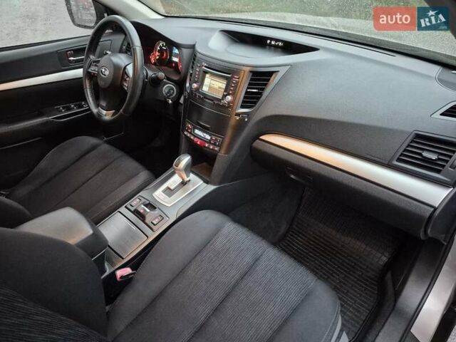 Бежевый Субару Аутбек, объемом двигателя 2.46 л и пробегом 232 тыс. км за 11500 $, фото 20 на Automoto.ua