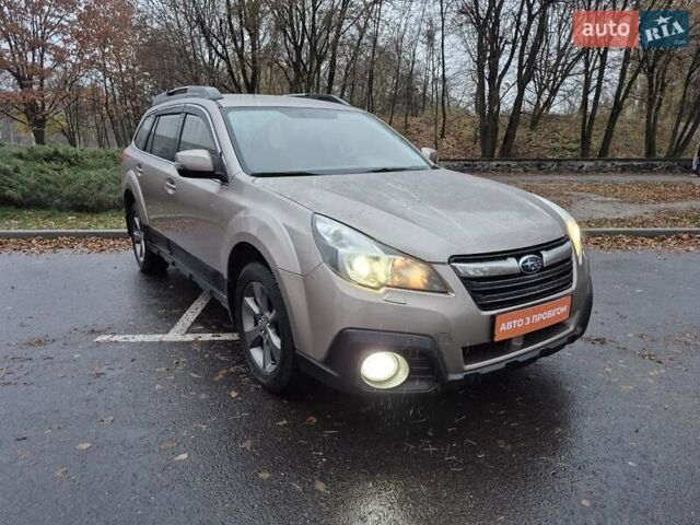 Бежевый Субару Аутбек, объемом двигателя 2.46 л и пробегом 232 тыс. км за 11500 $, фото 2 на Automoto.ua