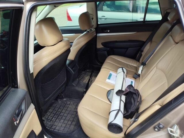 Бежевый Субару Аутбек, объемом двигателя 2 л и пробегом 305 тыс. км за 4042 $, фото 5 на Automoto.ua