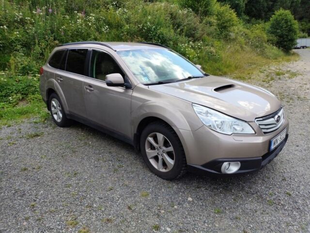 Бежевый Субару Аутбек, объемом двигателя 2 л и пробегом 305 тыс. км за 4042 $, фото 2 на Automoto.ua