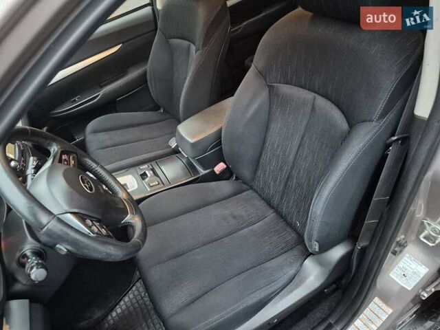 Бежевый Субару Аутбек, объемом двигателя 2.46 л и пробегом 232 тыс. км за 11500 $, фото 12 на Automoto.ua