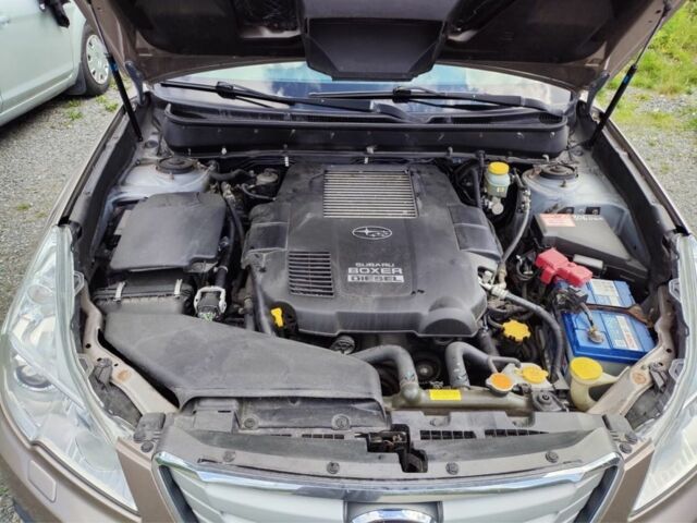 Бежевый Субару Аутбек, объемом двигателя 2 л и пробегом 305 тыс. км за 4042 $, фото 3 на Automoto.ua