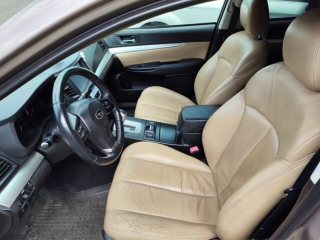 Бежевый Субару Аутбек, объемом двигателя 2 л и пробегом 305 тыс. км за 4042 $, фото 4 на Automoto.ua