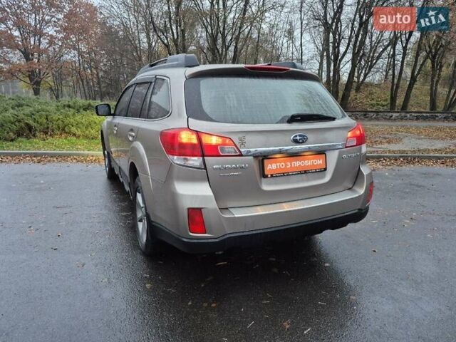 Бежевый Субару Аутбек, объемом двигателя 2.46 л и пробегом 232 тыс. км за 11500 $, фото 9 на Automoto.ua