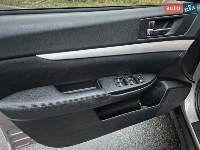 Бежевый Субару Аутбек, объемом двигателя 2.46 л и пробегом 232 тыс. км за 11500 $, фото 11 на Automoto.ua