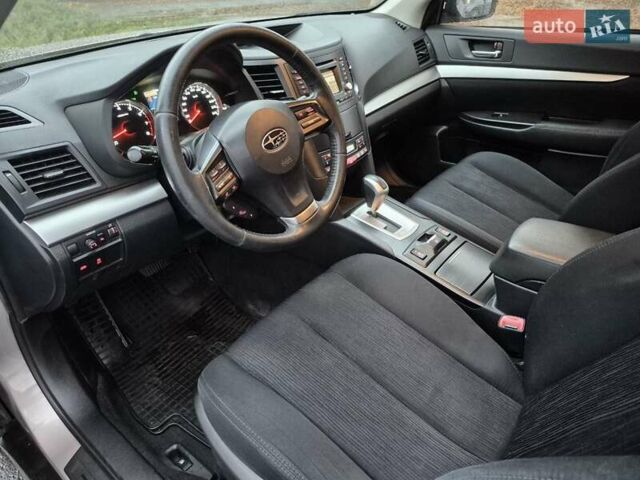 Бежевый Субару Аутбек, объемом двигателя 2.46 л и пробегом 232 тыс. км за 11500 $, фото 10 на Automoto.ua