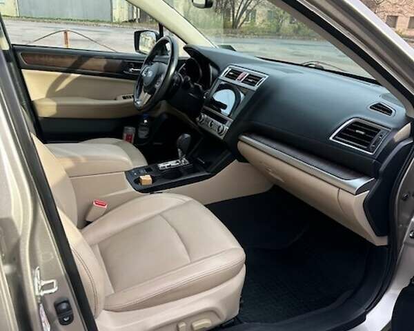 Бежевий Субару Аутбек, об'ємом двигуна 2.5 л та пробігом 180 тис. км за 16800 $, фото 3 на Automoto.ua