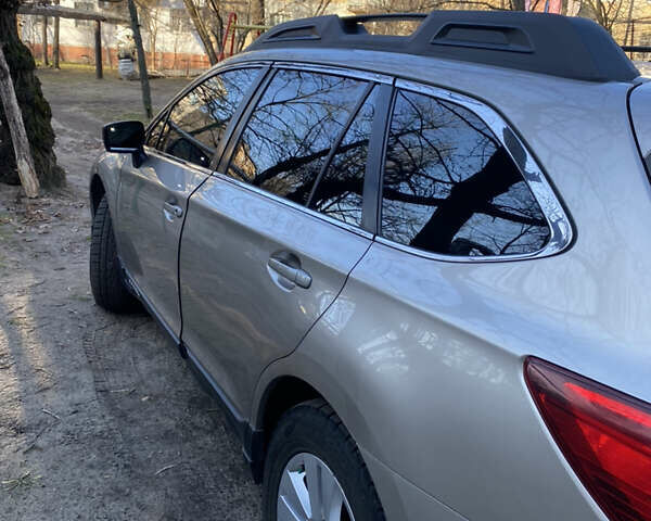 Бежевый Субару Аутбек, объемом двигателя 2.5 л и пробегом 143 тыс. км за 13600 $, фото 5 на Automoto.ua