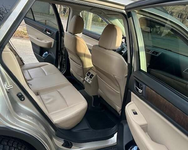 Бежевий Субару Аутбек, об'ємом двигуна 2.5 л та пробігом 180 тис. км за 16800 $, фото 4 на Automoto.ua