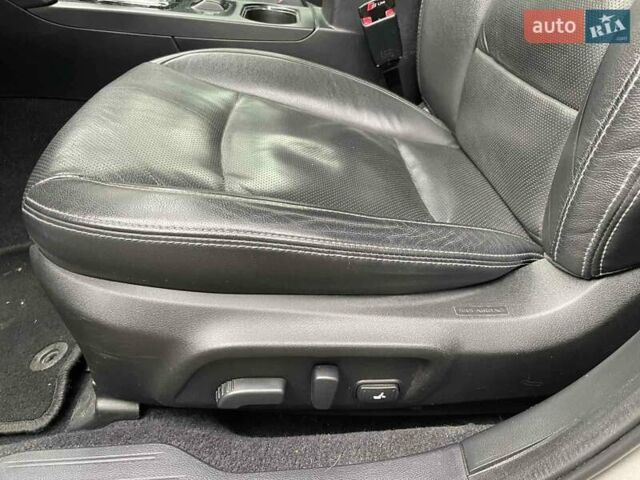 Бежевый Субару Аутбек, объемом двигателя 2.5 л и пробегом 199 тыс. км за 16500 $, фото 4 на Automoto.ua