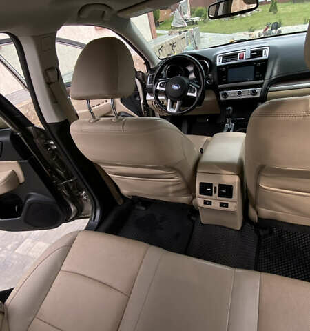 Бежевый Субару Аутбек, объемом двигателя 2.5 л и пробегом 280 тыс. км за 12500 $, фото 7 на Automoto.ua