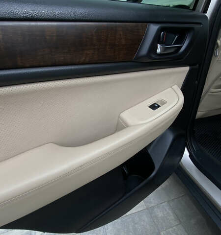 Бежевый Субару Аутбек, объемом двигателя 2.5 л и пробегом 280 тыс. км за 12500 $, фото 11 на Automoto.ua