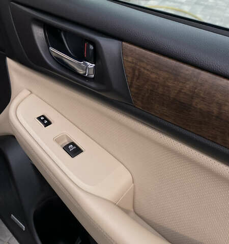 Бежевый Субару Аутбек, объемом двигателя 2.5 л и пробегом 280 тыс. км за 12500 $, фото 6 на Automoto.ua