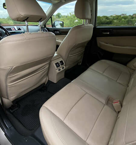 Бежевый Субару Аутбек, объемом двигателя 2.5 л и пробегом 280 тыс. км за 12500 $, фото 10 на Automoto.ua