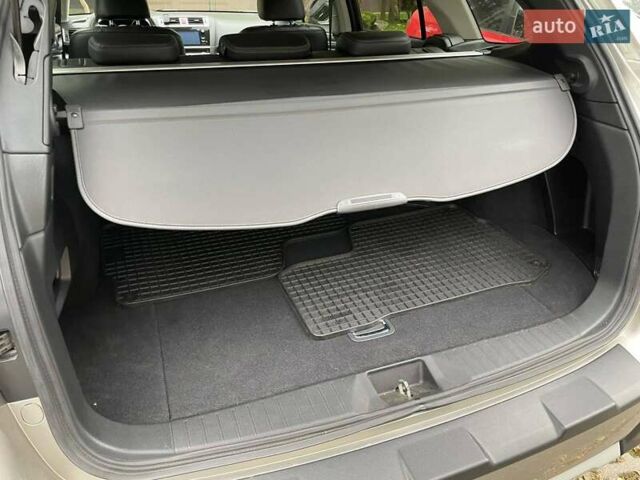 Бежевый Субару Аутбек, объемом двигателя 2.5 л и пробегом 199 тыс. км за 16500 $, фото 3 на Automoto.ua