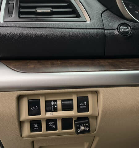 Бежевый Субару Аутбек, объемом двигателя 2.5 л и пробегом 280 тыс. км за 12500 $, фото 12 на Automoto.ua