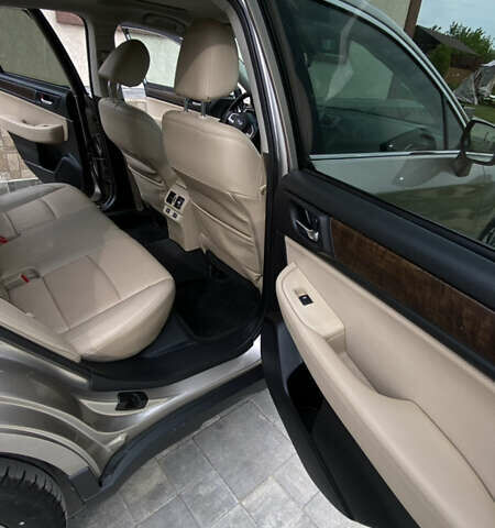 Бежевый Субару Аутбек, объемом двигателя 2.5 л и пробегом 280 тыс. км за 12500 $, фото 8 на Automoto.ua