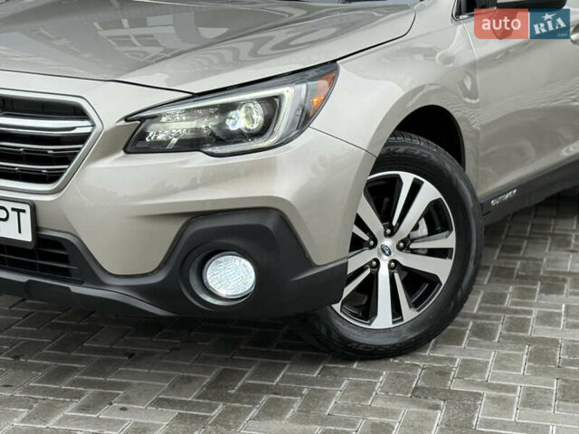 Бежевый Субару Аутбек, объемом двигателя 2.5 л и пробегом 135 тыс. км за 16999 $, фото 6 на Automoto.ua