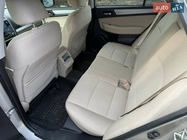 Бежевый Субару Аутбек, объемом двигателя 2.5 л и пробегом 177 тыс. км за 16300 $, фото 6 на Automoto.ua