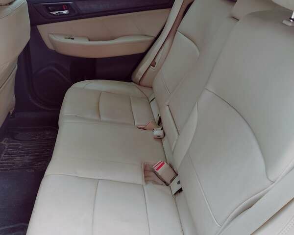 Бежевый Субару Аутбек, объемом двигателя 2.5 л и пробегом 146 тыс. км за 18000 $, фото 5 на Automoto.ua