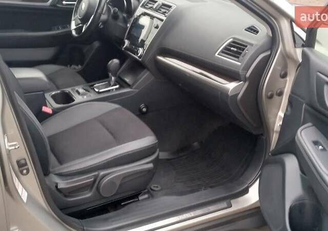 Бежевый Субару Аутбек, объемом двигателя 2.5 л и пробегом 125 тыс. км за 22800 $, фото 4 на Automoto.ua