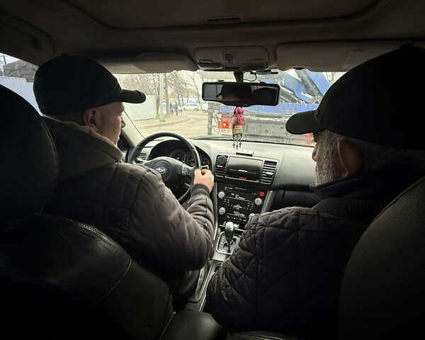 Черный Субару Аутбек, объемом двигателя 2.46 л и пробегом 289 тыс. км за 6000 $, фото 7 на Automoto.ua