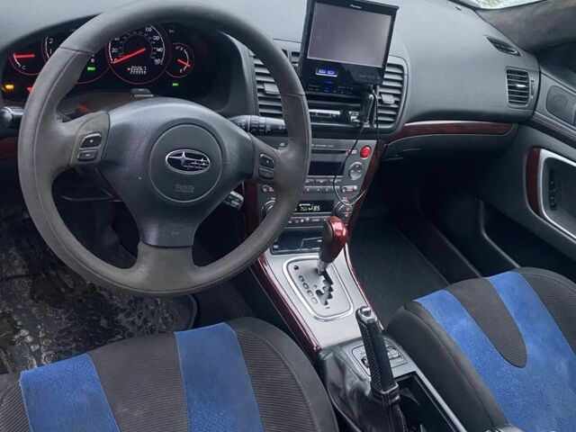 Черный Субару Аутбек, объемом двигателя 2.5 л и пробегом 300 тыс. км за 6999 $, фото 5 на Automoto.ua