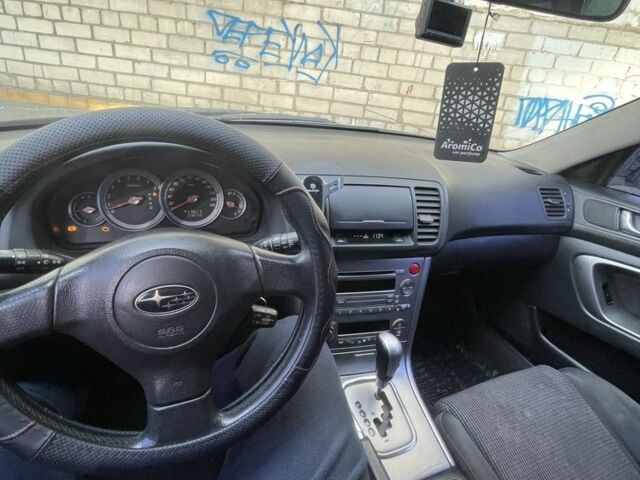 Черный Субару Аутбек, объемом двигателя 2.5 л и пробегом 300 тыс. км за 5500 $, фото 2 на Automoto.ua