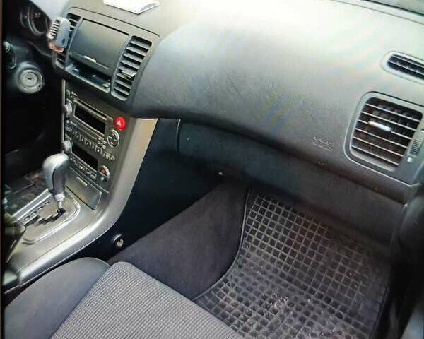 Черный Субару Аутбек, объемом двигателя 2.5 л и пробегом 219 тыс. км за 3500 $, фото 3 на Automoto.ua