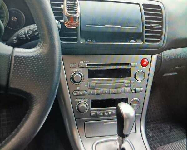 Черный Субару Аутбек, объемом двигателя 2.5 л и пробегом 219 тыс. км за 3500 $, фото 5 на Automoto.ua