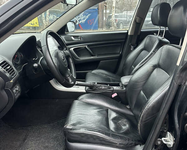 Черный Субару Аутбек, объемом двигателя 2.5 л и пробегом 256 тыс. км за 5400 $, фото 8 на Automoto.ua