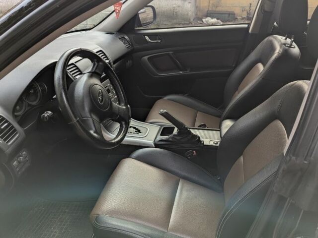 Черный Субару Аутбек, объемом двигателя 2.5 л и пробегом 180 тыс. км за 5000 $, фото 6 на Automoto.ua