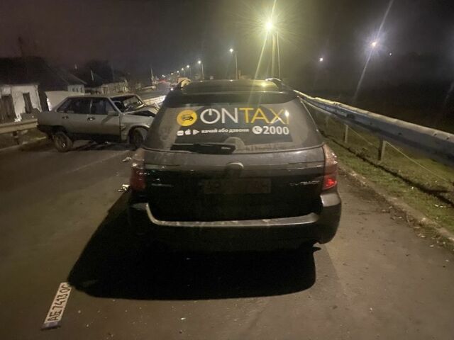 Чорний Субару Аутбек, об'ємом двигуна 2.5 л та пробігом 250 тис. км за 3000 $, фото 3 на Automoto.ua